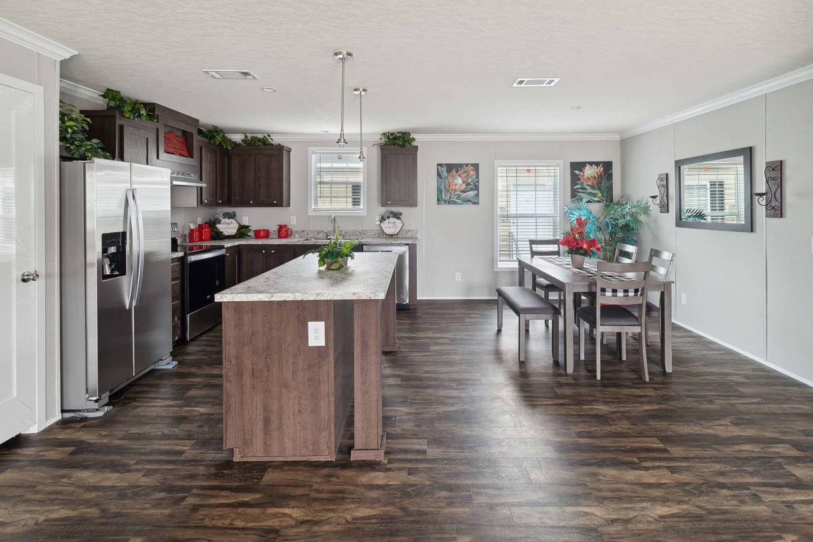 Home run 3272228 kitchen home features