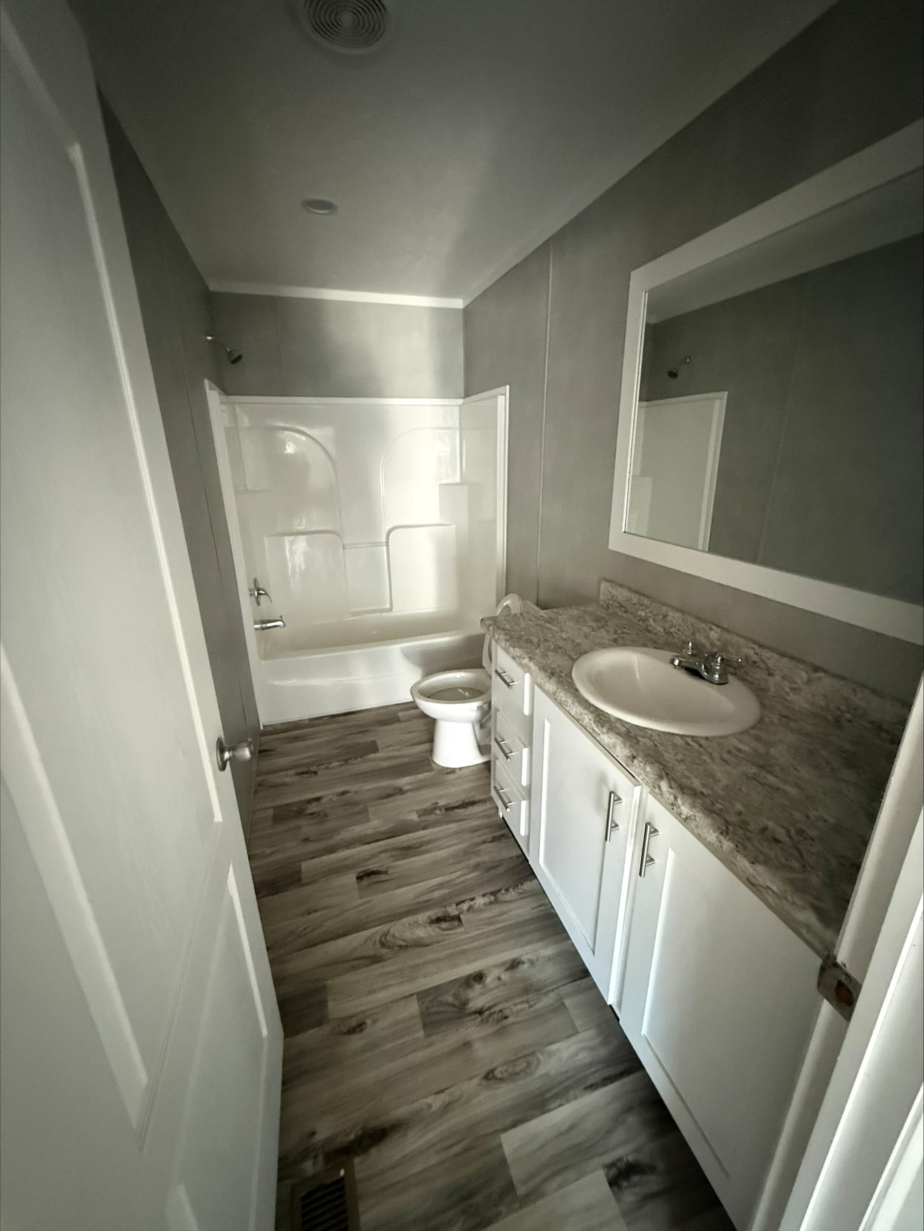  hamilton burlington  home features