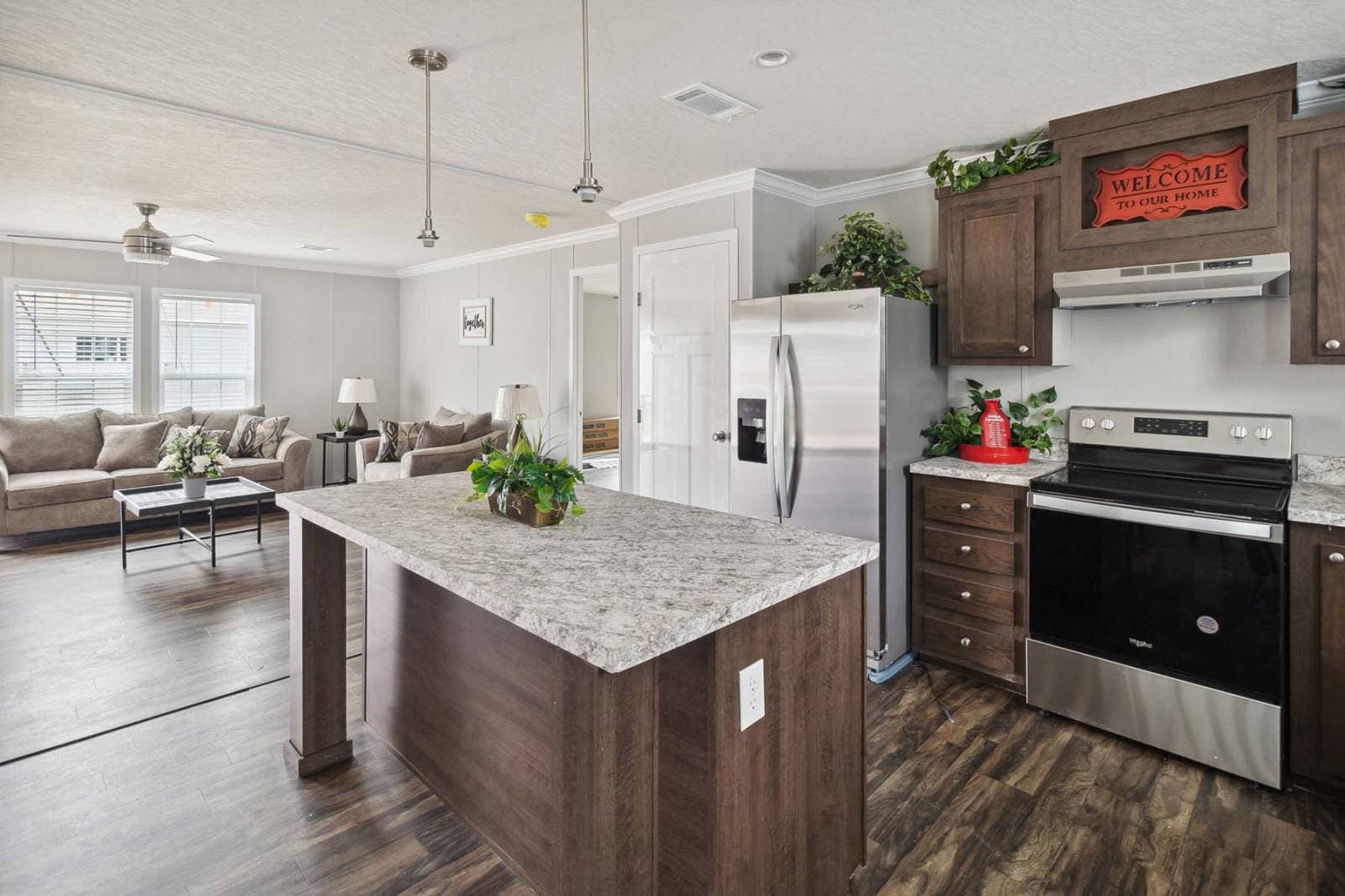 Home run 3272228 kitchen home features