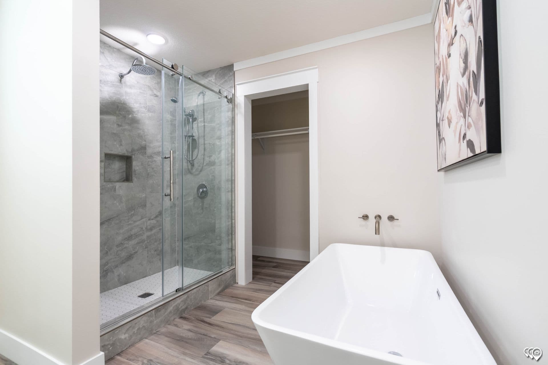 The bartholomew bathroom home features