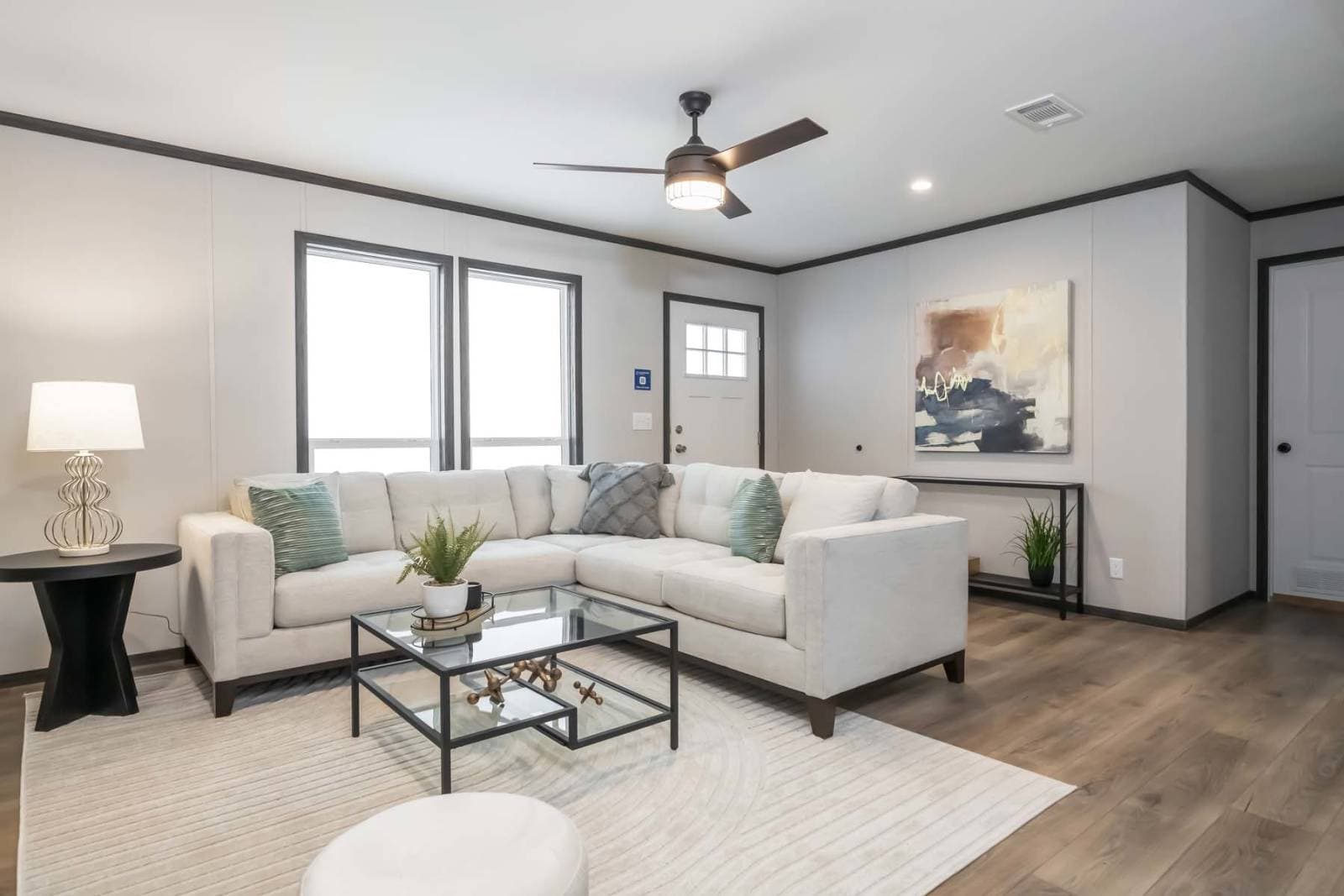 Embrace sunlight 052 interior home features