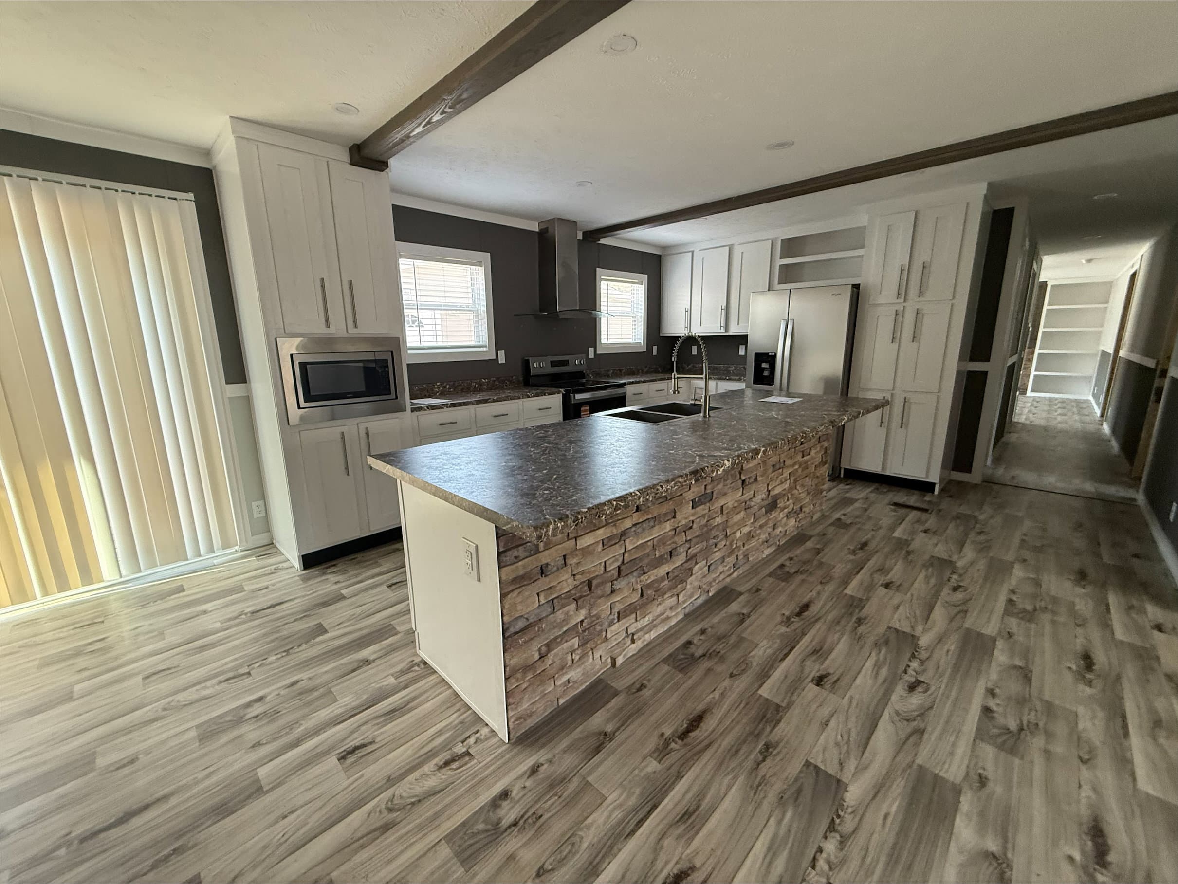  hamilton burlington  home features