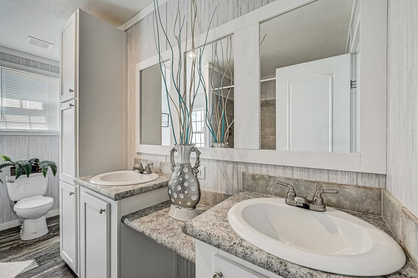 Grand slam 2848302 bathroom home features