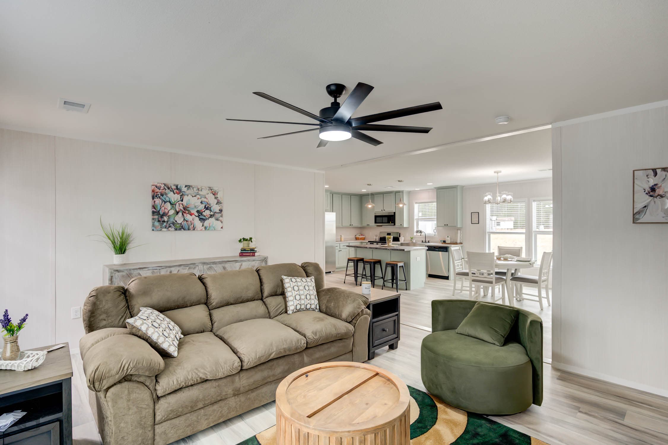 The thaddeus hero and interior home features